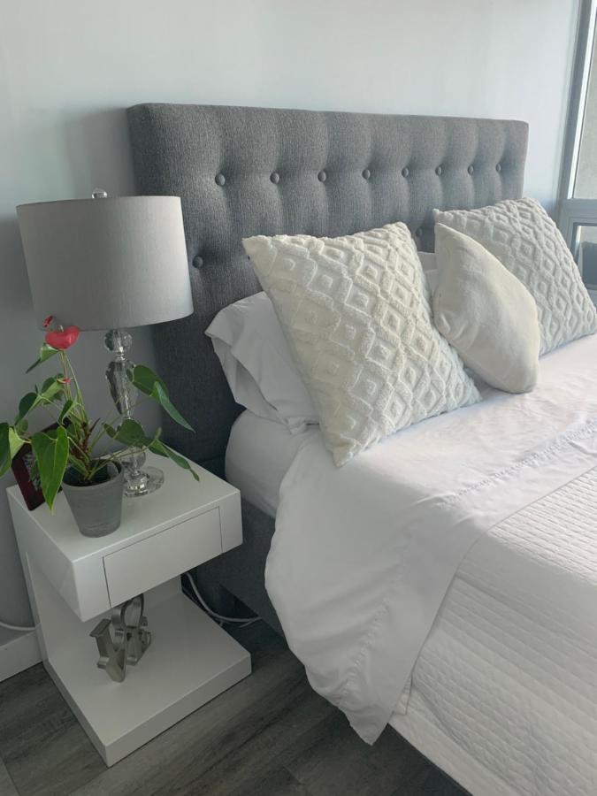 Downtown Waterfront Suites With Cn Tower Views Toronto Exterior foto